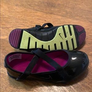Nike Shoes - Nike size 2 gurls black shoes Nike Shoes - Nike size 2 gurls black shoes
